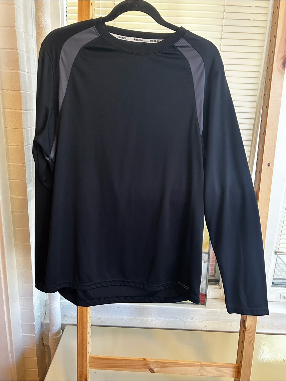 Reebok Men’s Black Athletic Shirt size M - Outdoor Dry-Fit Long-Sleeve Layer